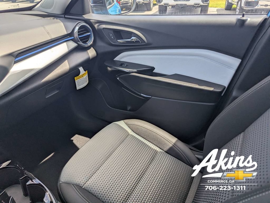 New 2026 Chevrolet Trax LT w/ Sunroof Package FWD image 16