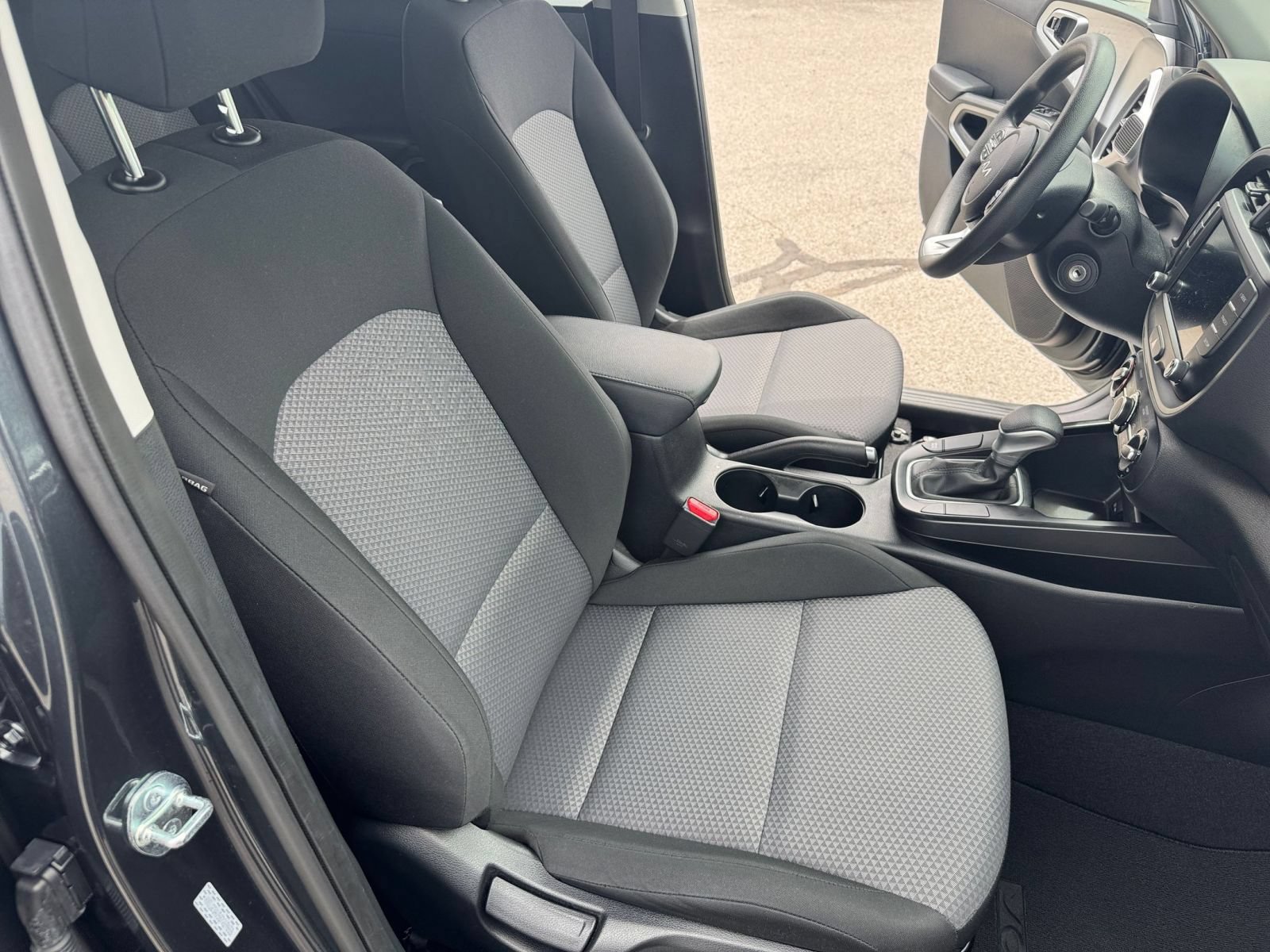 Used 2025 Kia Soul LX w/ LX Technology Package FWD image 34