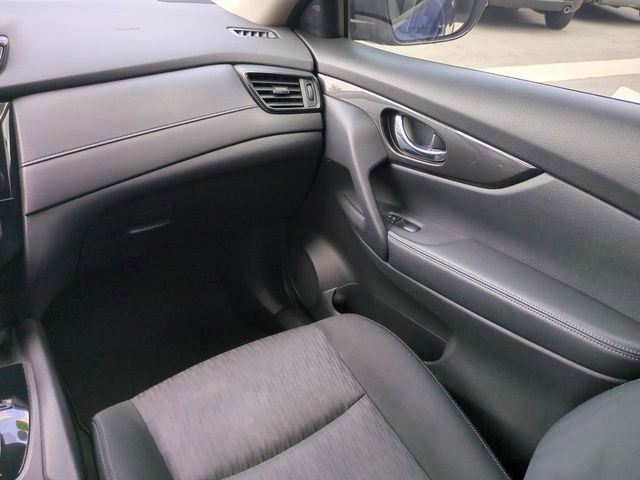 Used 2020 Nissan Rogue SV FWD image 19