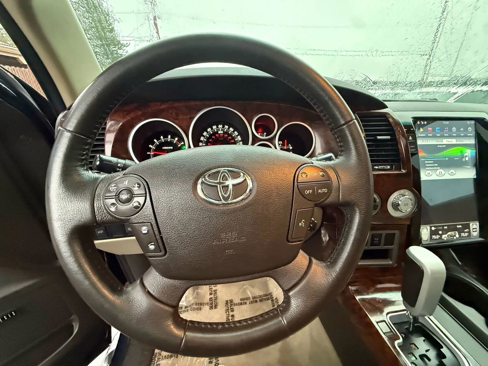 Used 2010 Toyota Sequoia Limited image 22