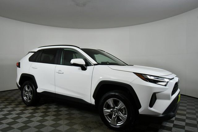 Used 2025 Toyota RAV4 XLE image 9