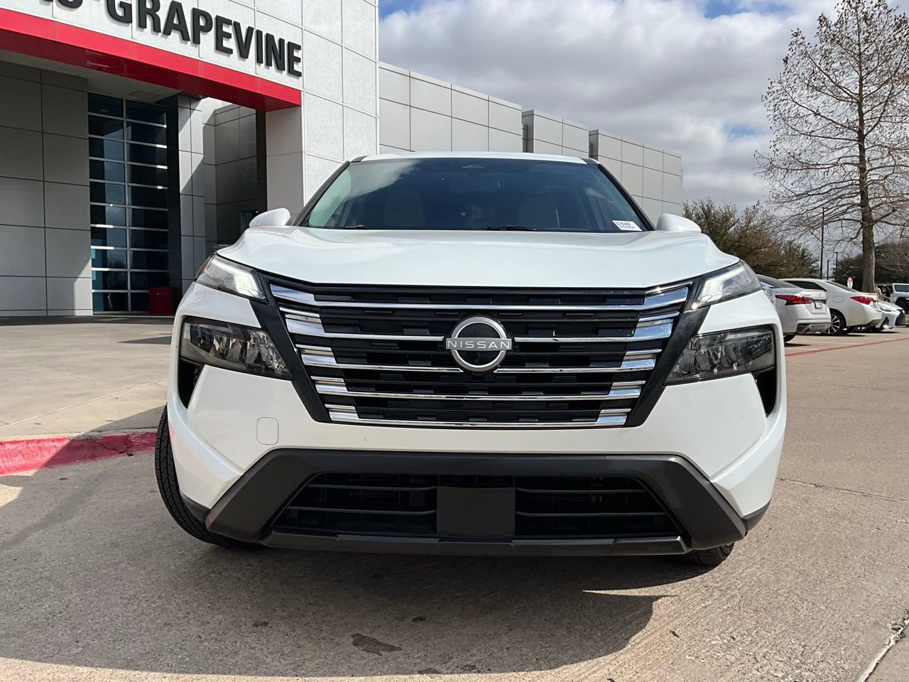 Used 2025 Nissan Rogue SV image 3