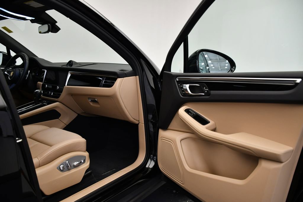 Certified 2023 Porsche Macan Turbo image 48