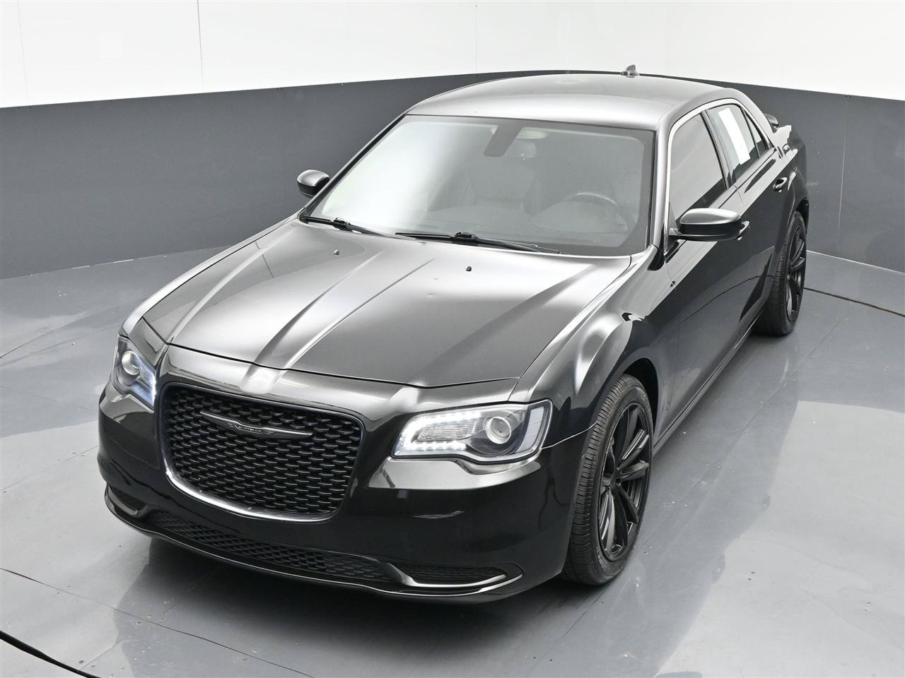 Used 2021 Chrysler 300 Touring w/ Sport Appearance Package RWD image 21