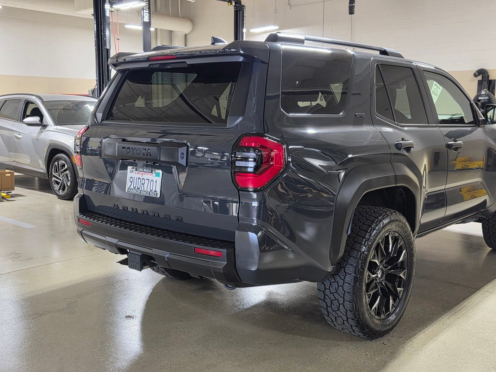 Used 2025 Toyota 4Runner SR5 AWD/4WD image 11