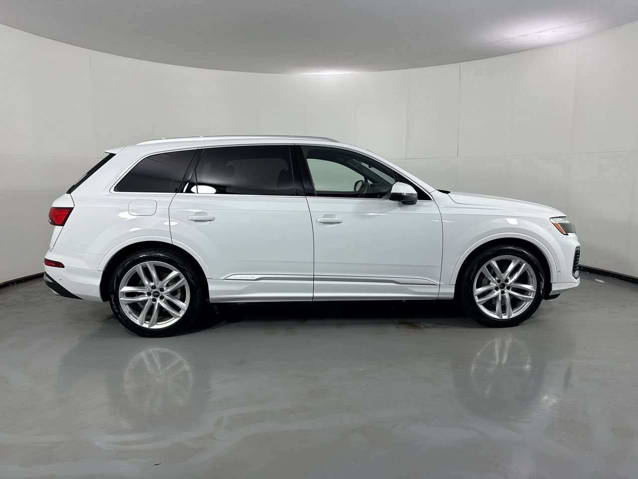 Used 2025 Audi Q7 3.0T Premium Plus w/ Premium Plus Package AWD/4WD image 37