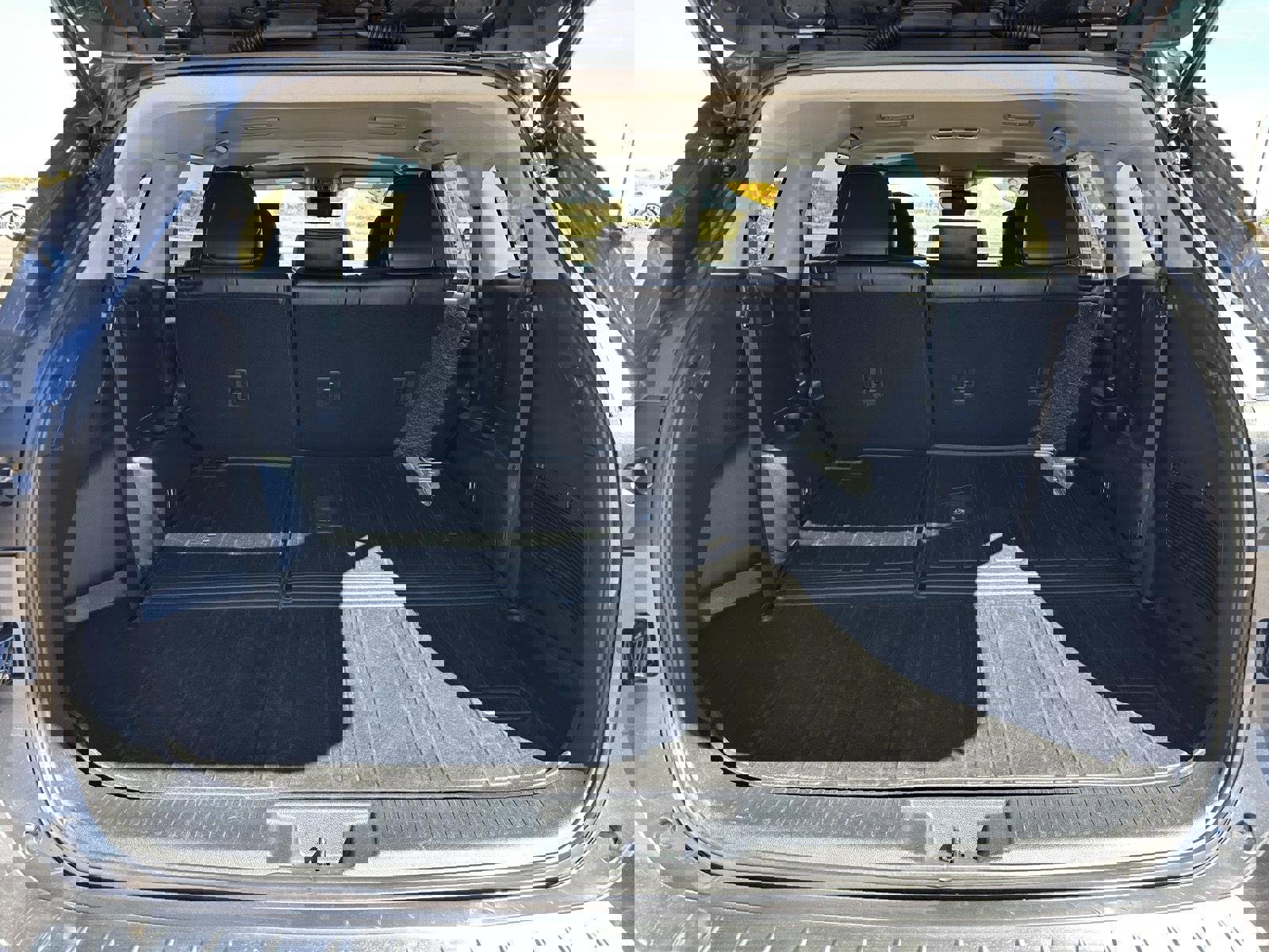 Used 2023 Toyota Highlander XLE image 6