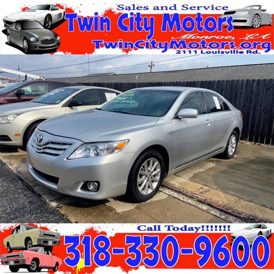 Used 2011 Toyota Camry XLE w/ XLE Extra-Value Pkg #1 FWD image 1