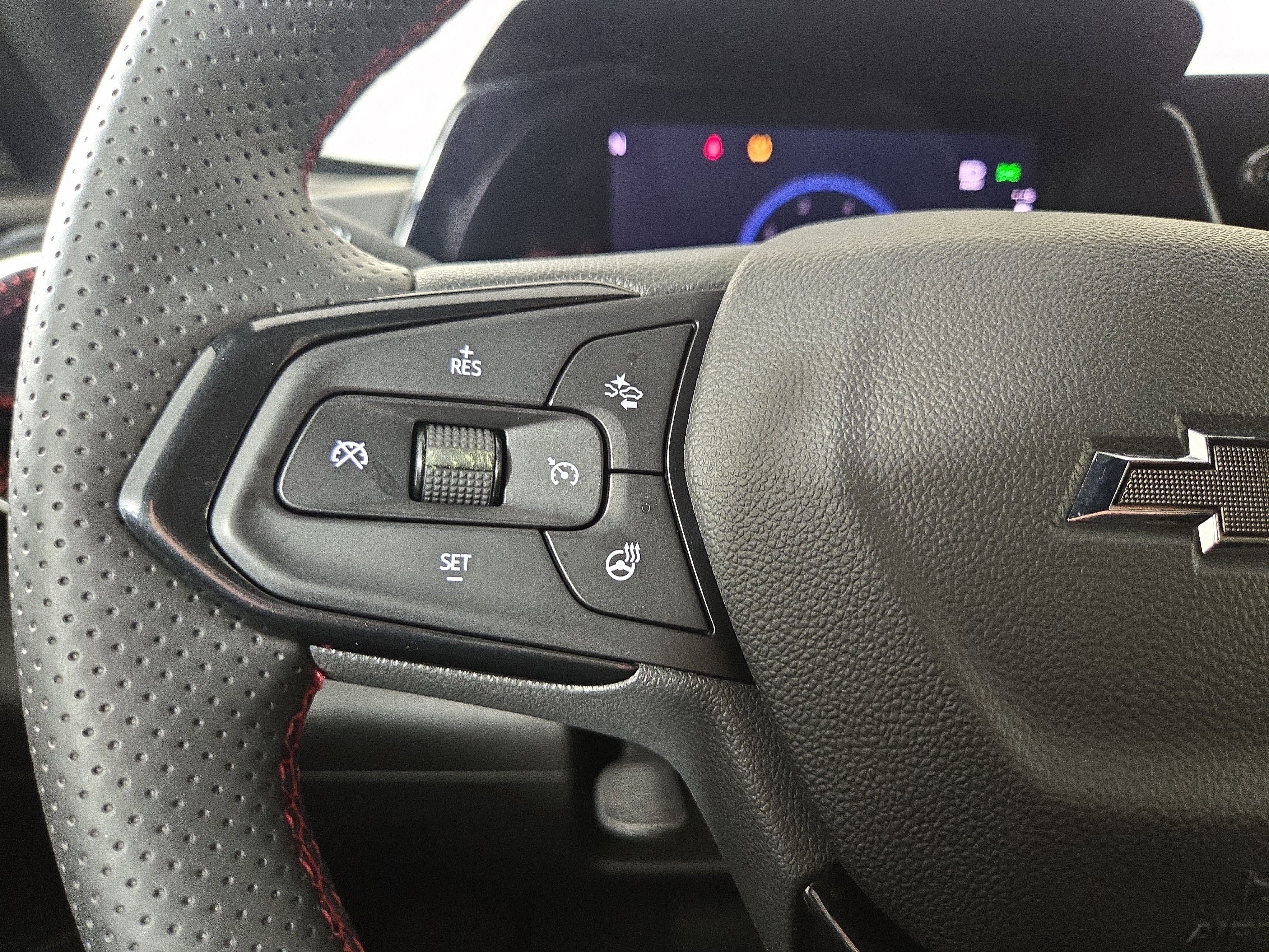 Certified 2025 Chevrolet Trax RS image 15