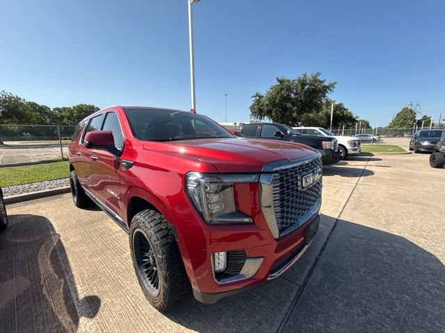Used 2024 GMC Yukon XL Denali Ultimate AWD/4WD image 3