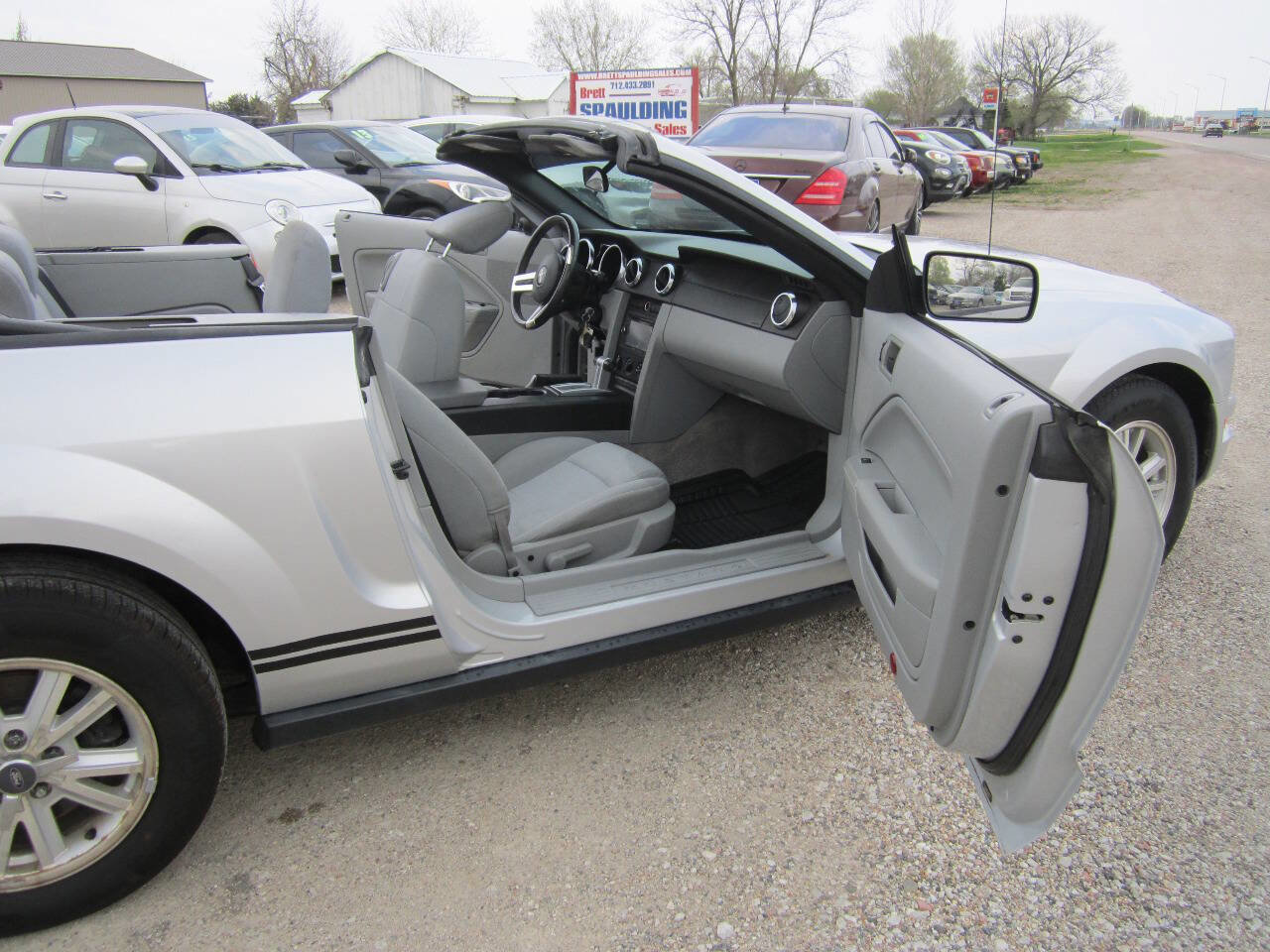 Used 2006 Ford Mustang Convertible image 16