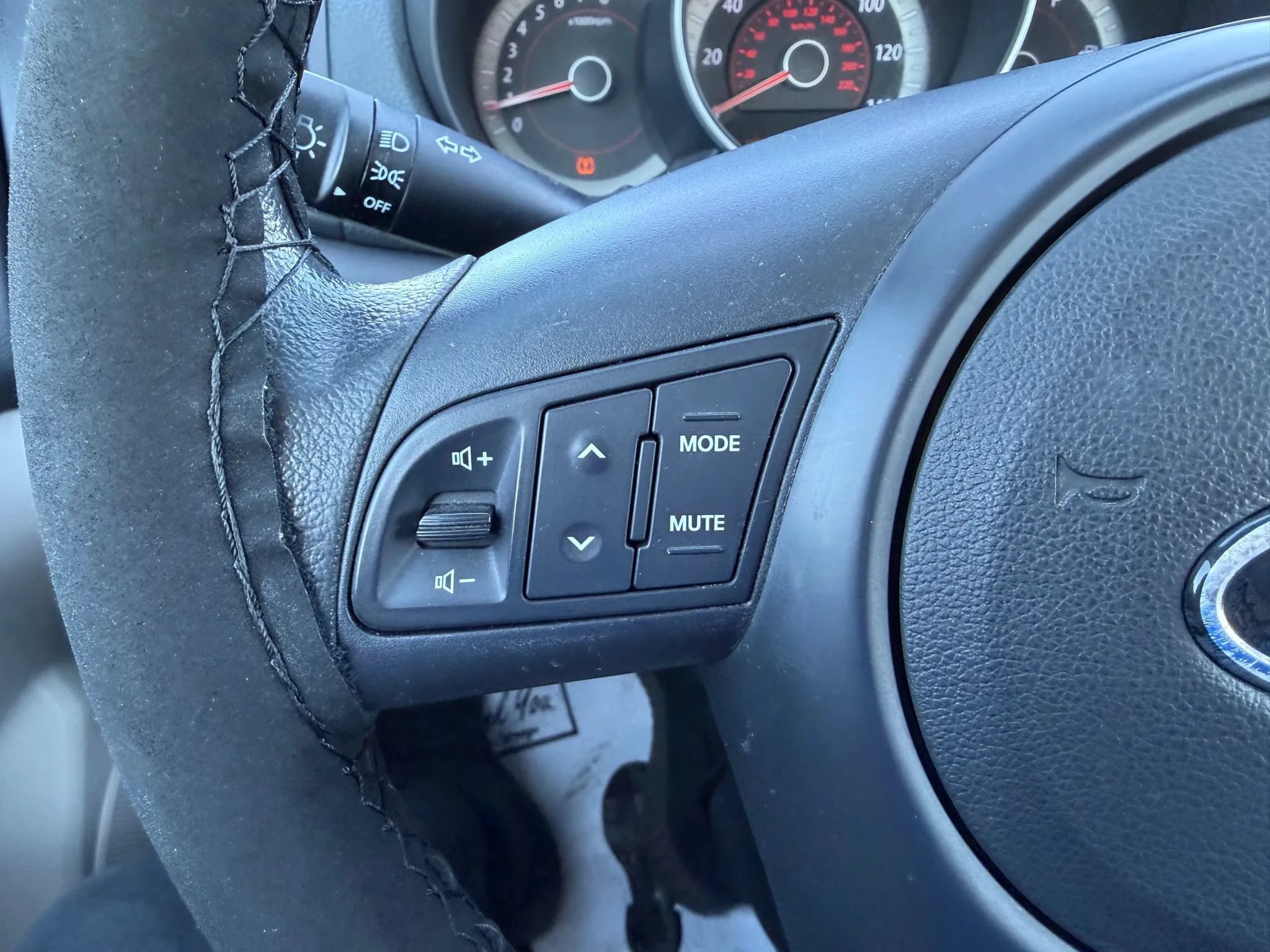 Used 2010 Kia Forte Koup EX FWD image 25