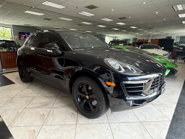 Used 2018 Porsche Macan AWD/4WD image 1