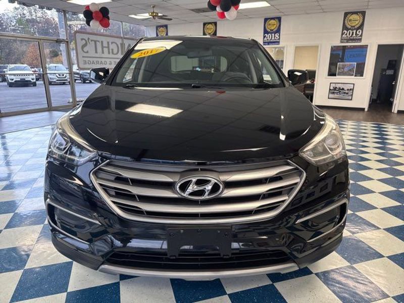 Used 2017 Hyundai Santa Fe Sport image 2
