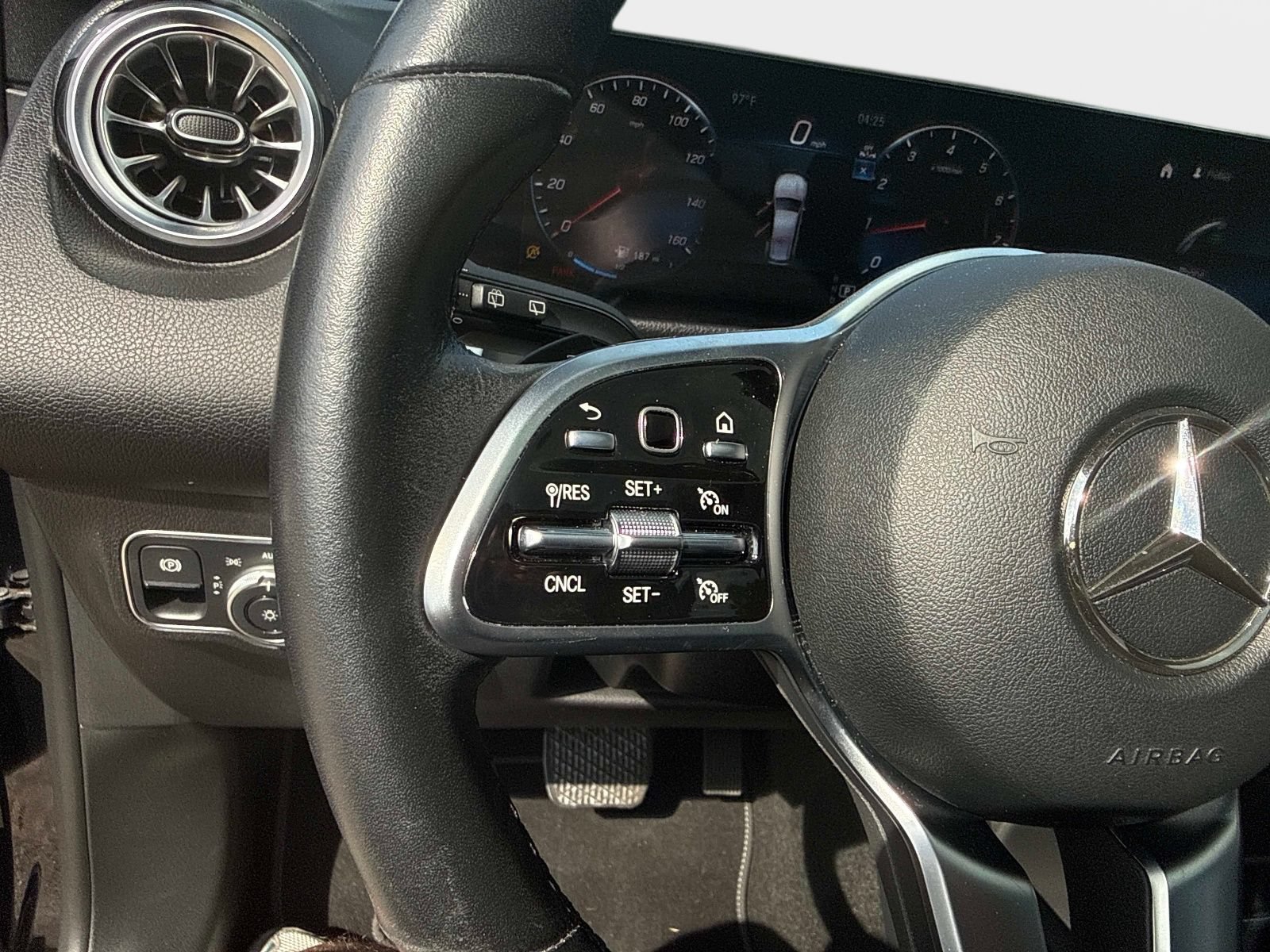 Used 2023 Mercedes-Benz GLB 250 image 27
