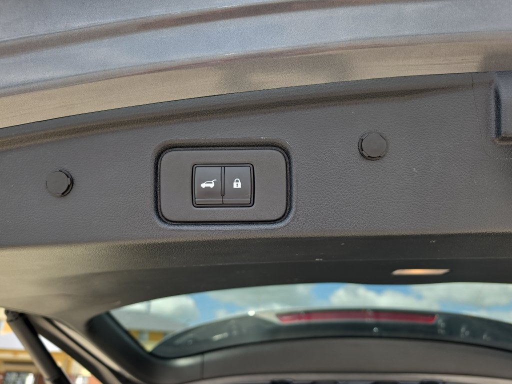 Used 2025 Nissan Pathfinder SV AWD/4WD image 21