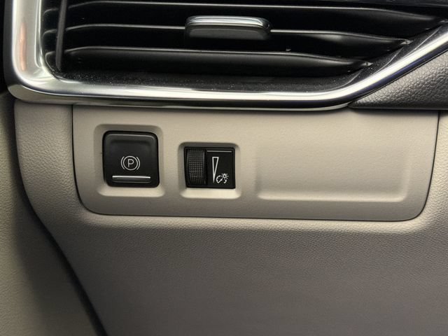 Used 2023 Cadillac XT4 Premium Luxury FWD image 16