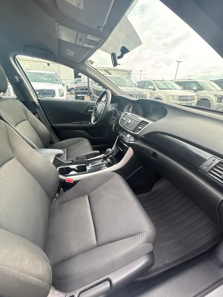 Used 2017 Honda Accord LX image 23