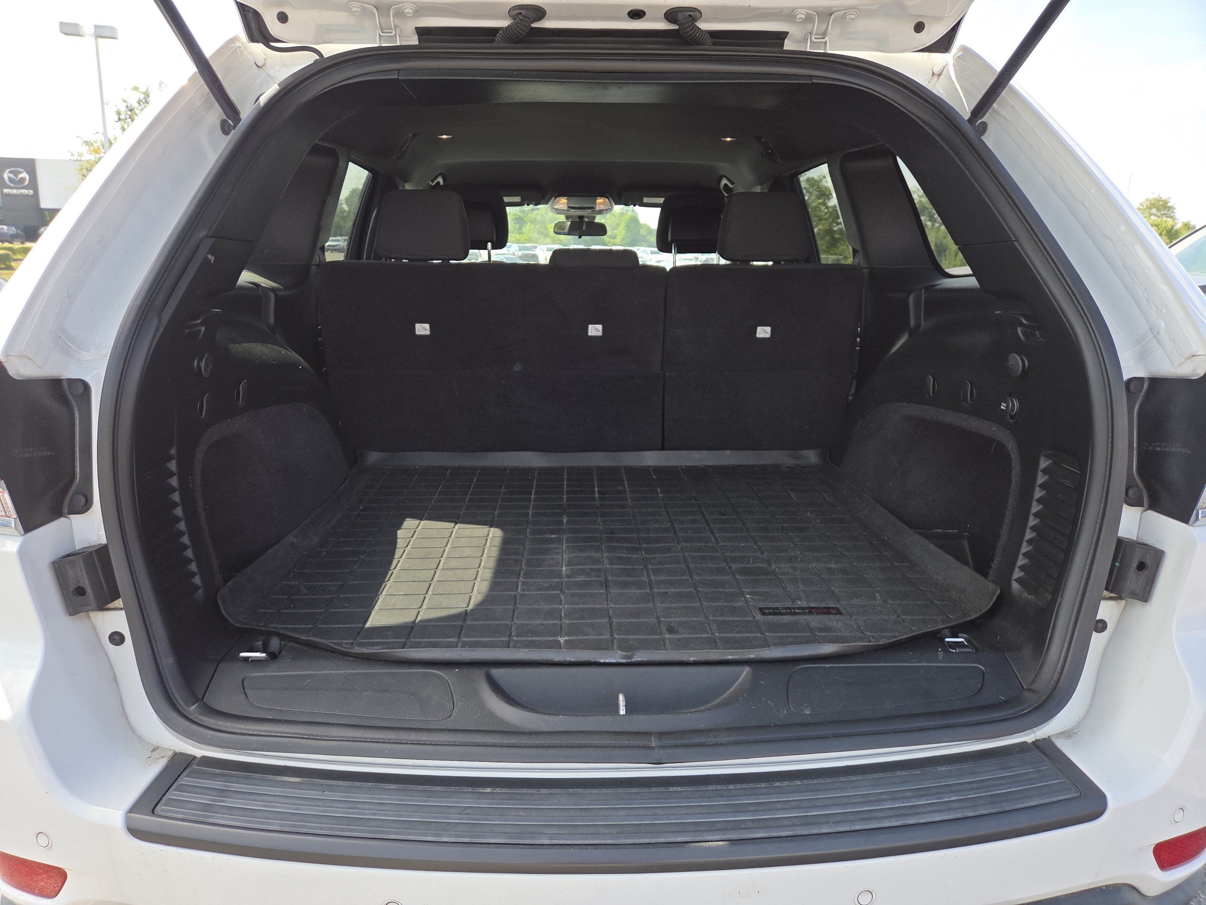 Used 2020 Jeep Grand Cherokee Laredo AWD/4WD image 6