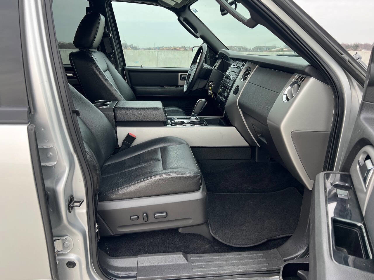 Used 2011 Ford Expedition Limited image 13