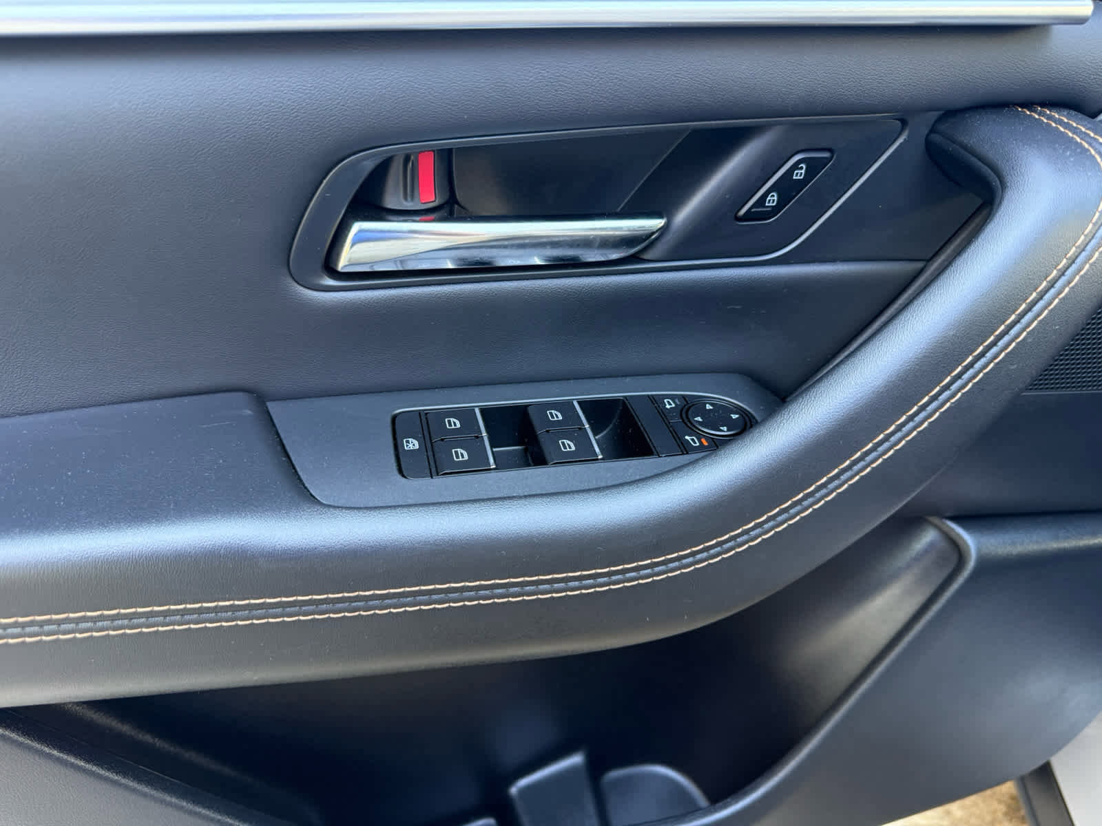 Used 2024 MAZDA CX-90 Plug-In Hybrid w/ Preferred AWD/4WD image 14