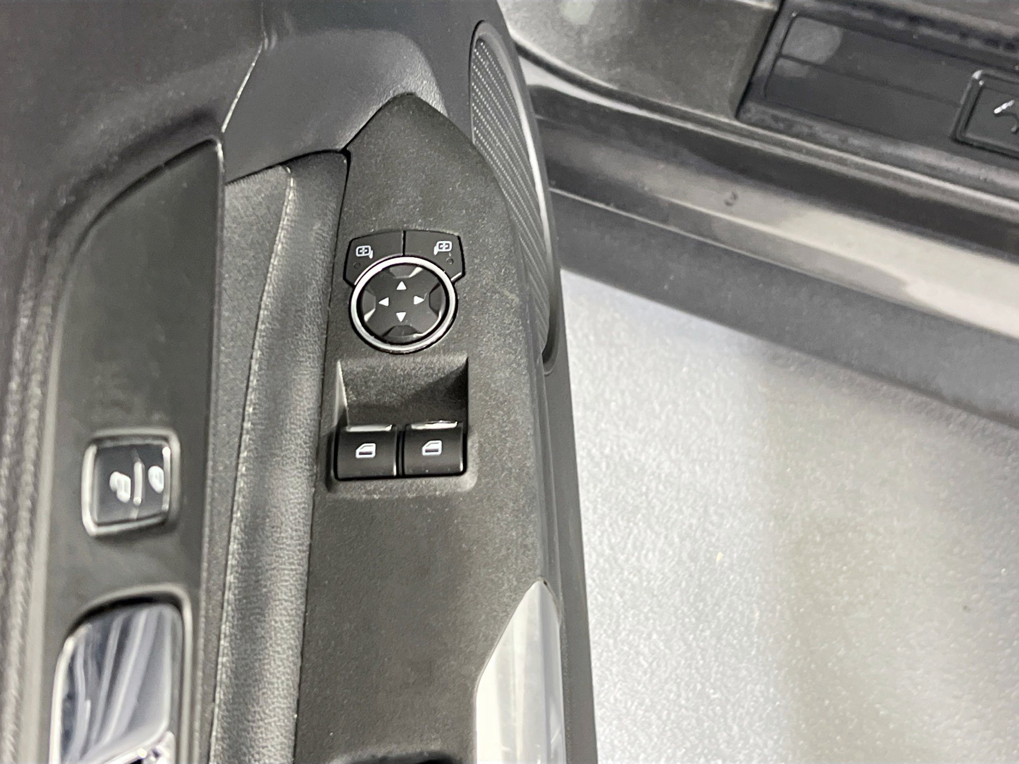 Used 2017 Ford Mustang Coupe image 17