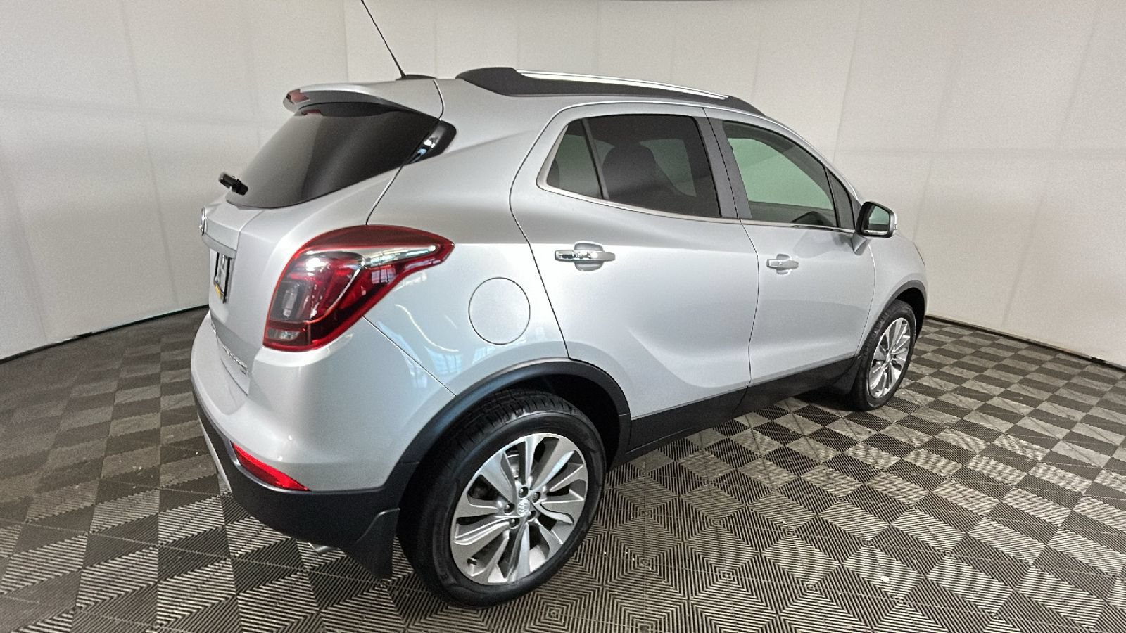 Used 2019 Buick Encore Preferred AWD/4WD image 3