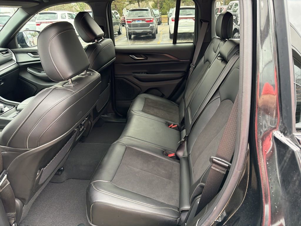 Certified 2024 Jeep Grand Cherokee Altitude image 12