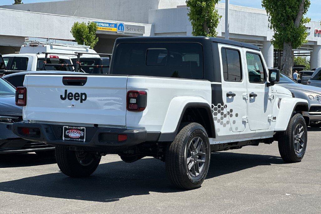New 2025 Jeep Gladiator Sport AWD/4WD image 4