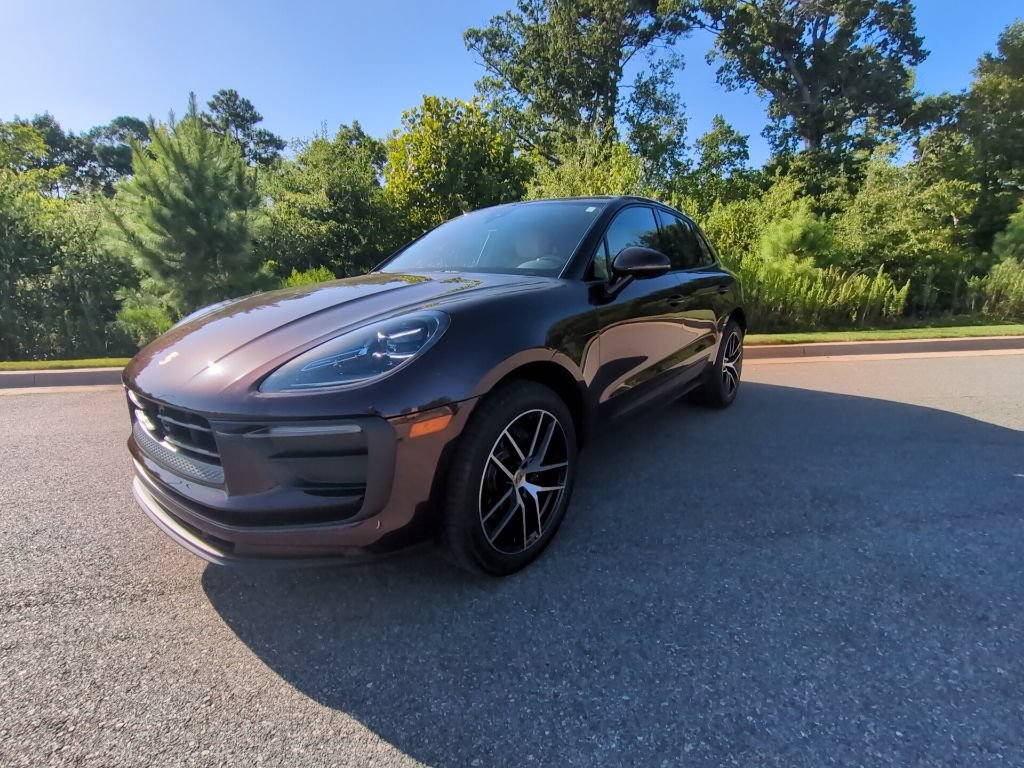 Used 2026 Porsche Macan AWD/4WD image 3