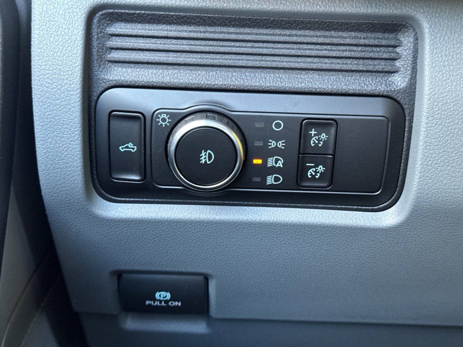 New 2026 Ford F250 XL w/ XL Chrome Package image 25