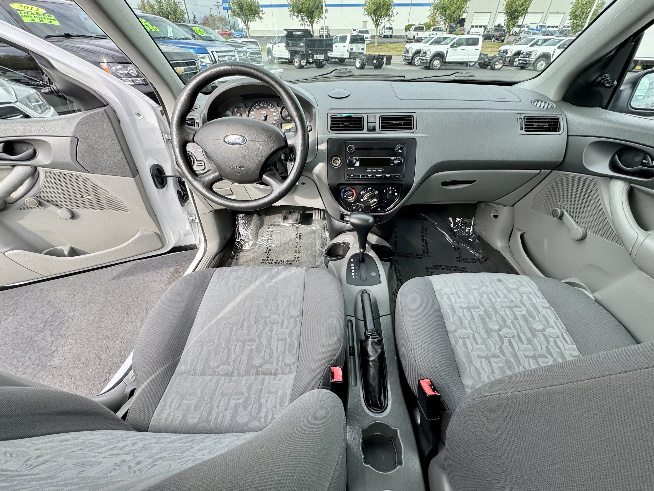 Used 2005 Ford Focus ZX4 Sedan FWD image 9