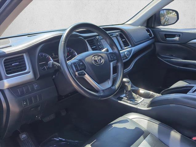 Used 2015 Toyota Highlander XLE FWD image 9