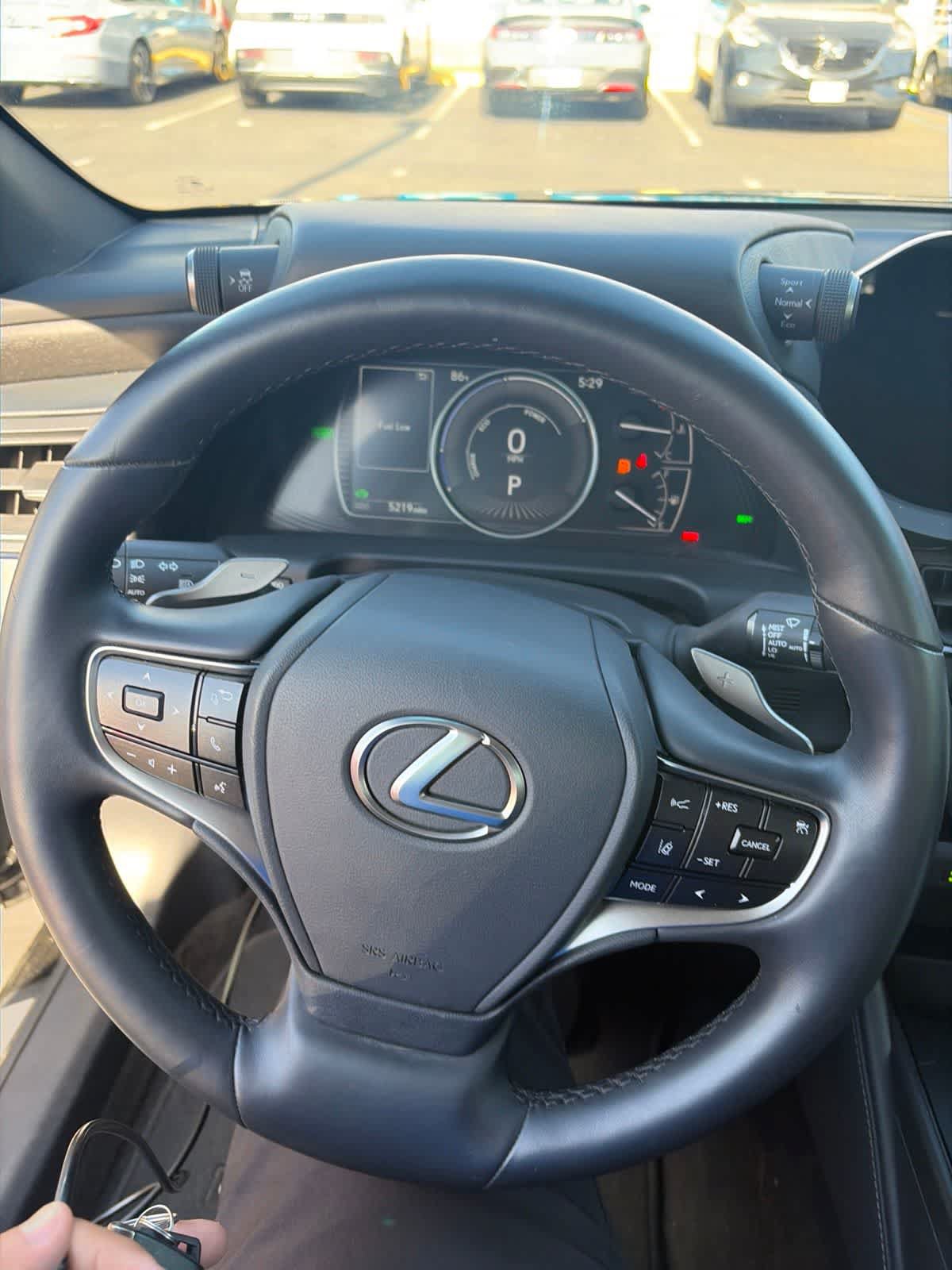 Used 2025 Lexus ES 300h w/ Premium Package FWD image 2