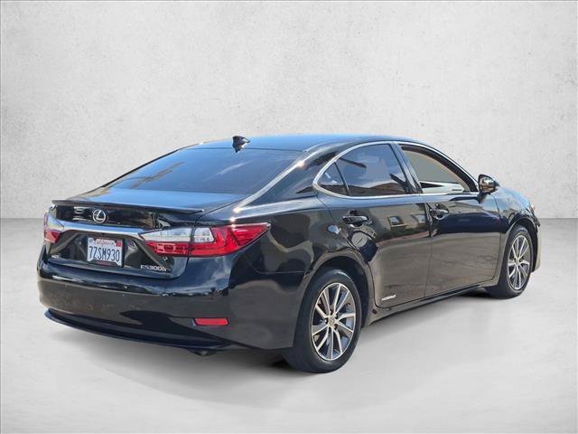 Used 2017 Lexus ES 300h w/ Navigation System Package FWD image 5