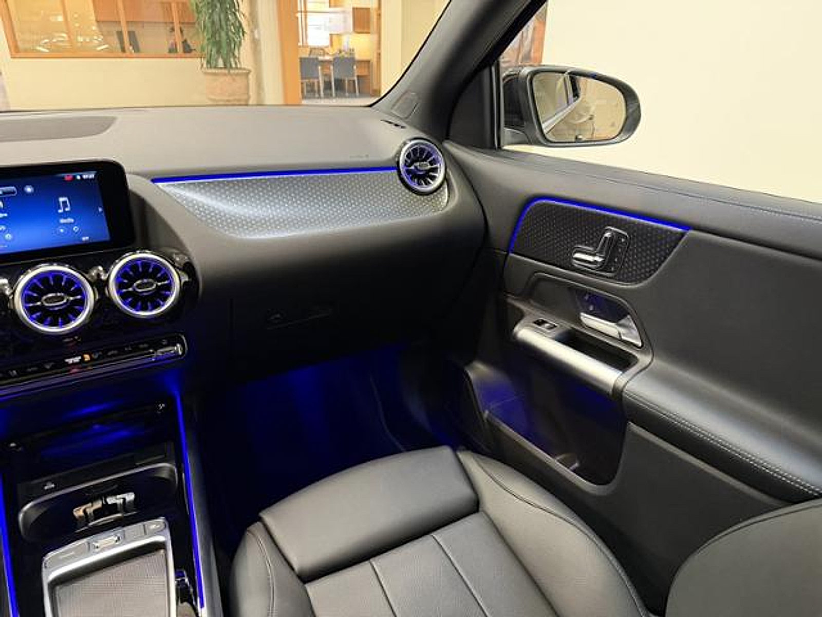 Certified 2025 Mercedes-Benz GLA 250 image 9