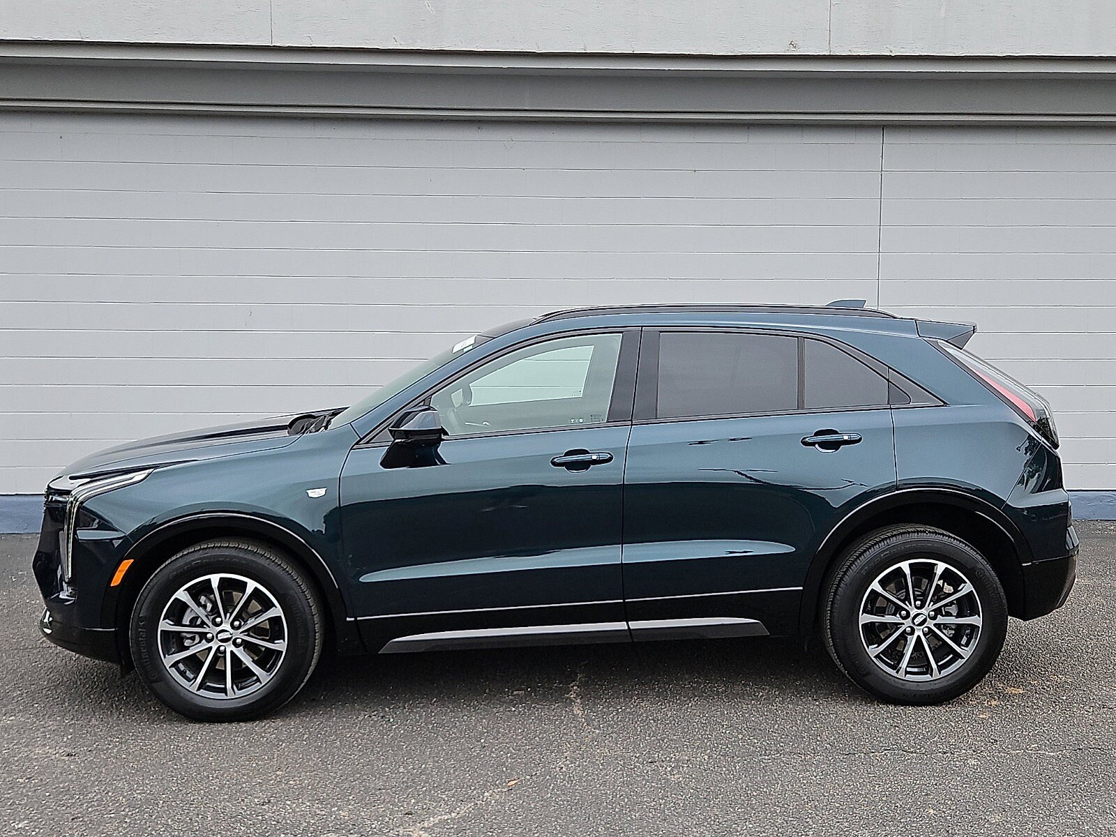 Certified 2025 Cadillac XT4 Sport FWD image 2
