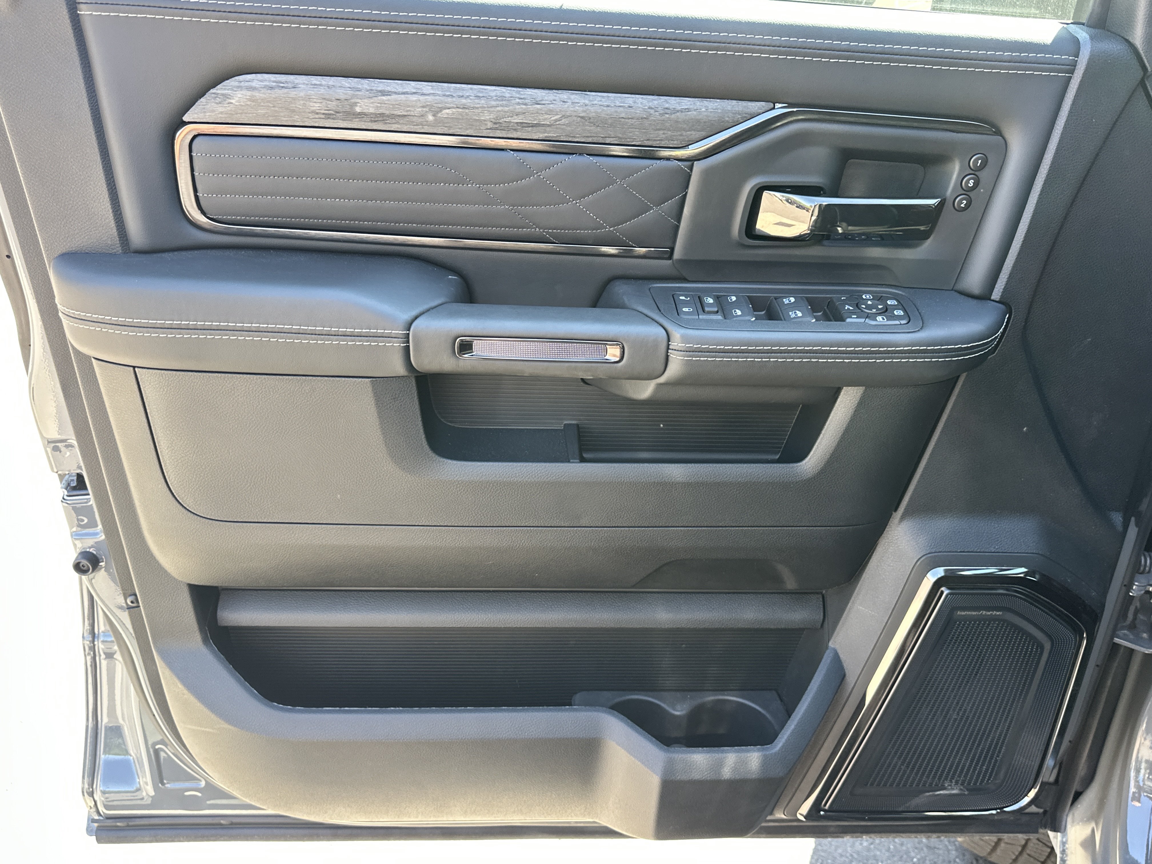 New 2026 RAM 3500 Limited AWD/4WD image 32