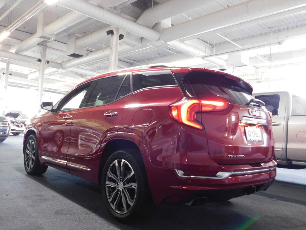 Used 2019 GMC Terrain Denali w/ Advanced Safety Package FWD image 4