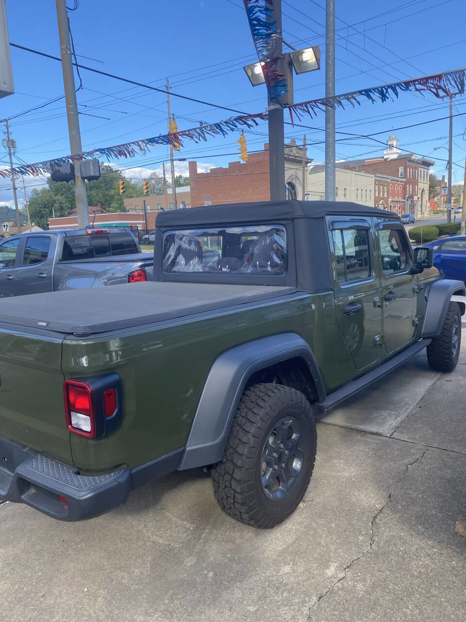 Used 2023 Jeep Gladiator Sport w/ Trailer Tow Package image 13