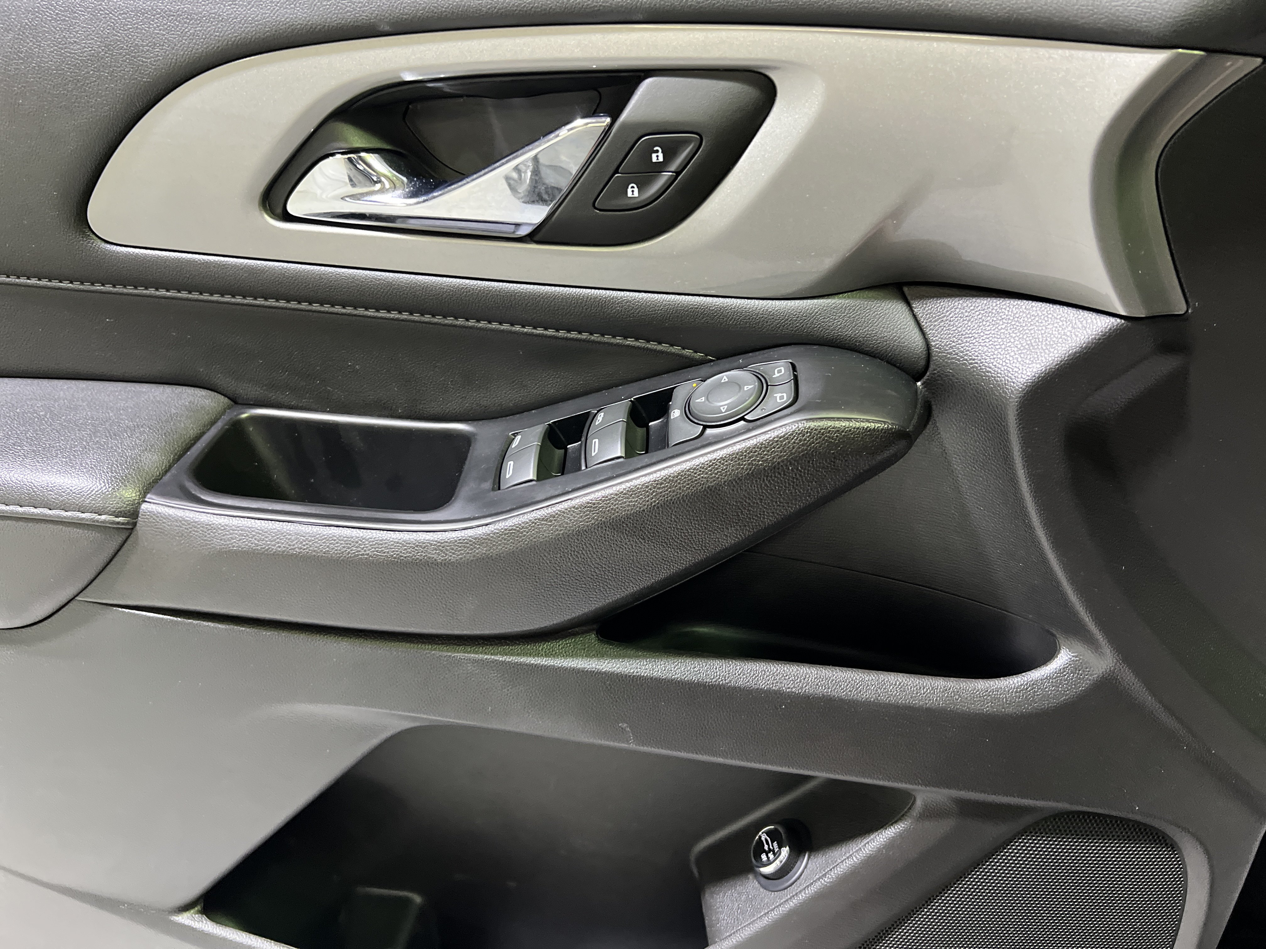 Certified 2023 Chevrolet Traverse LT FWD image 25