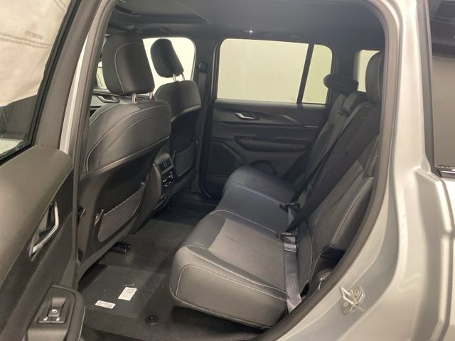 Used 2025 Jeep Grand Cherokee Laredo X w/ Luxury Tech Group I image 19