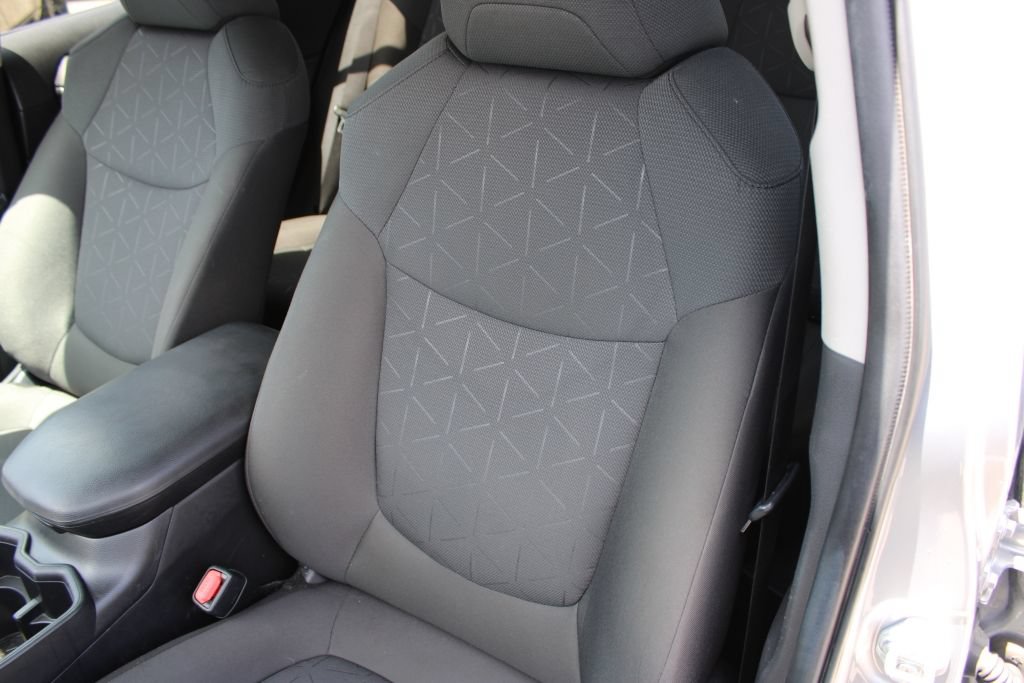 Used 2024 Toyota RAV4 XLE AWD/4WD image 17