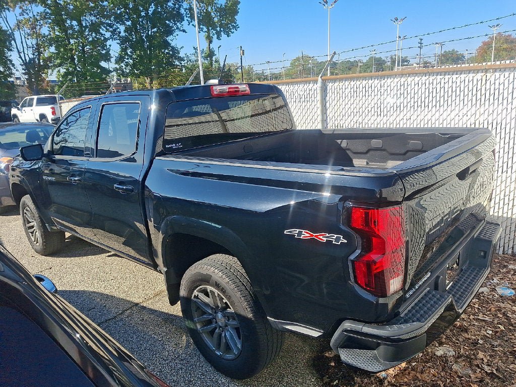 Used 2023 Chevrolet Colorado LT AWD/4WD image 4