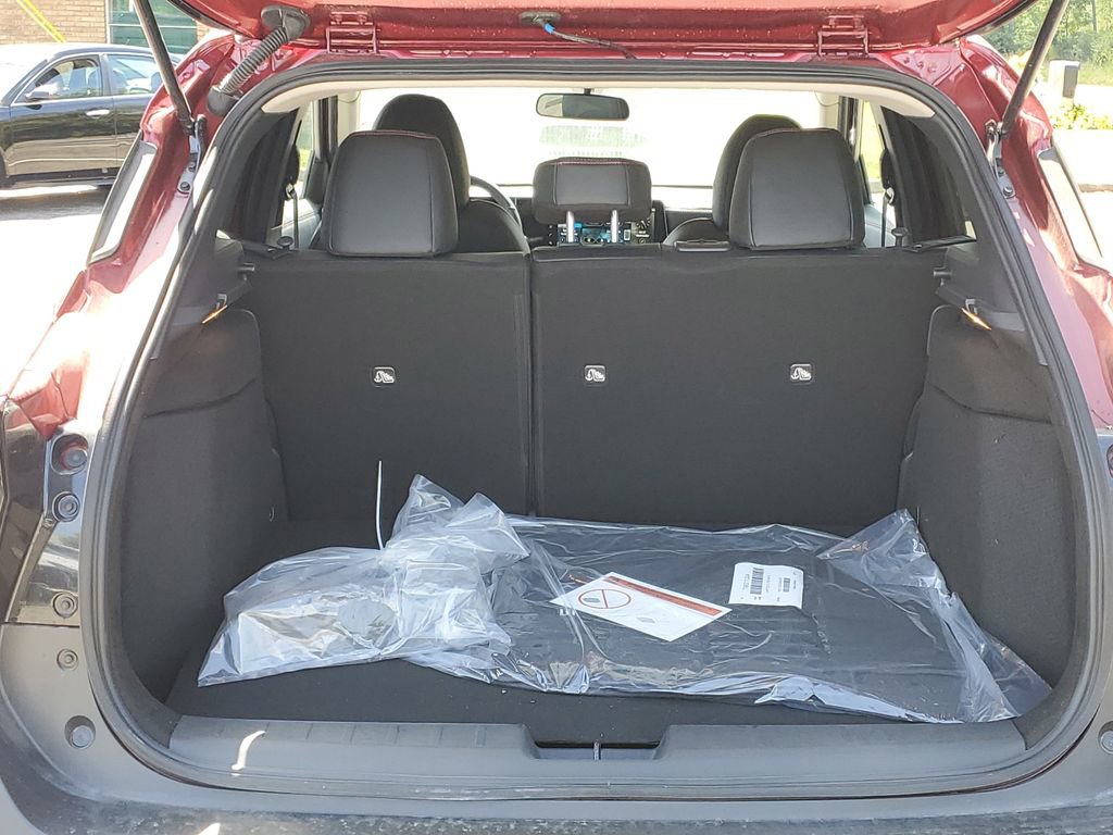 New 2025 Nissan Kicks SR image 7