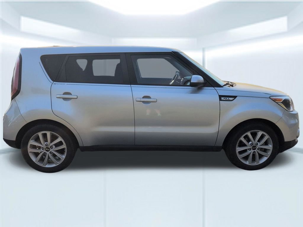 Used 2018 Kia Soul + image 19