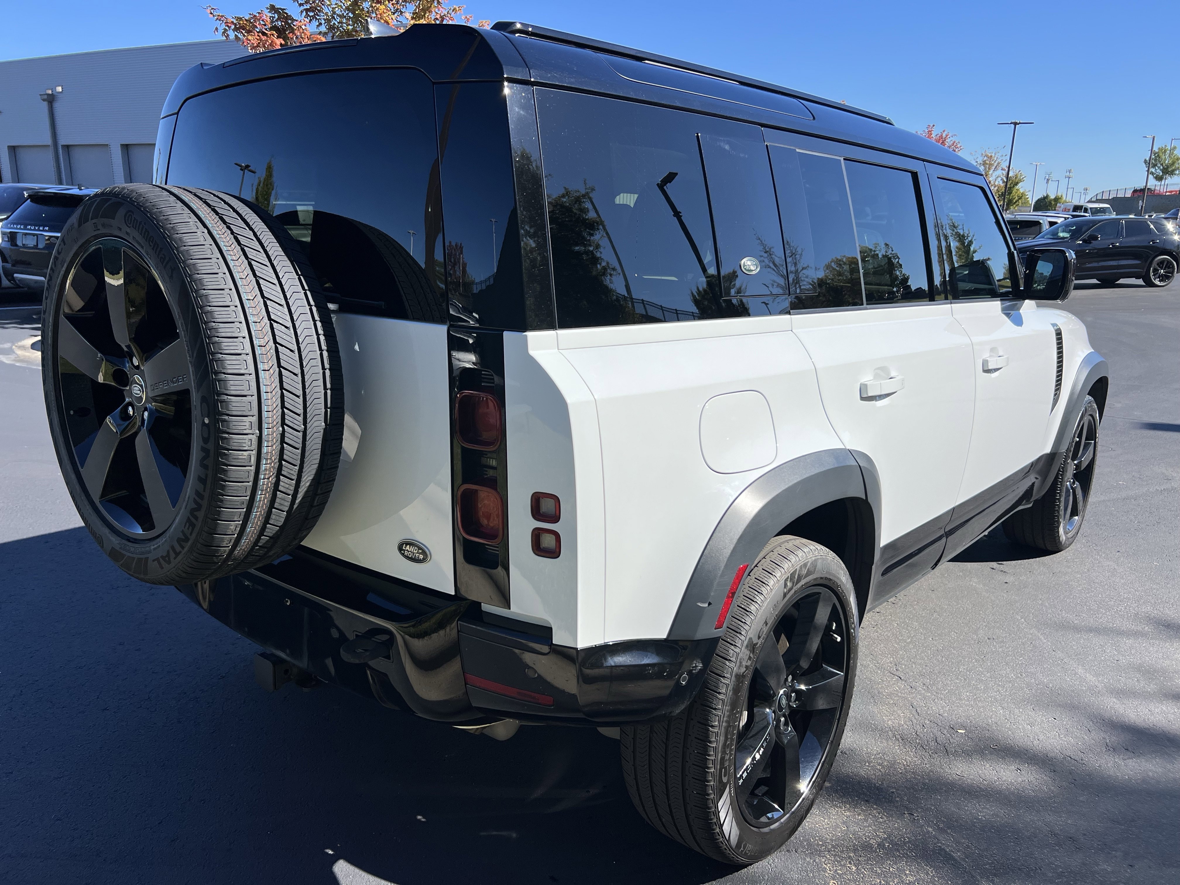 Used 2023 Land Rover Defender 110 X-Dynamic SE image 7