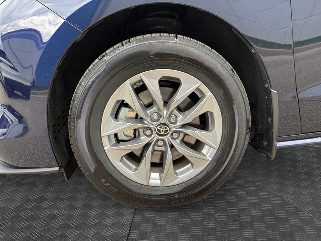 Used 2025 Toyota Sienna XLE AWD/4WD image 13