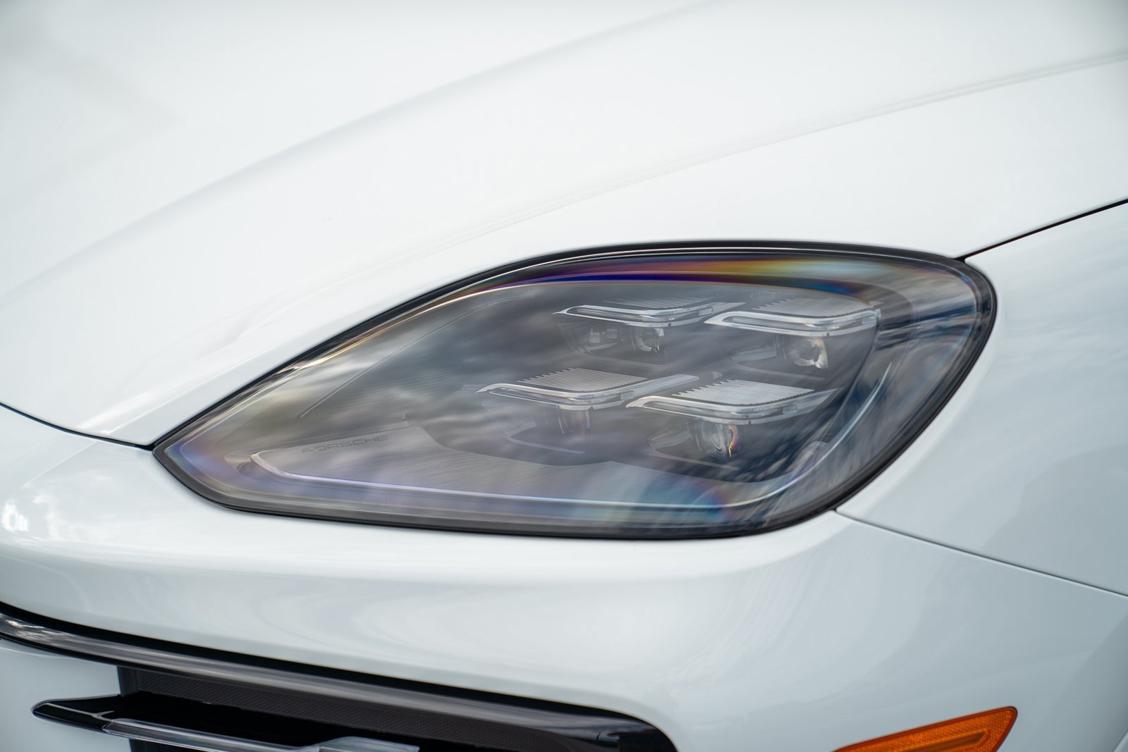 Certified 2025 Porsche Cayenne E-Hybrid Coupe AWD/4WD image 25