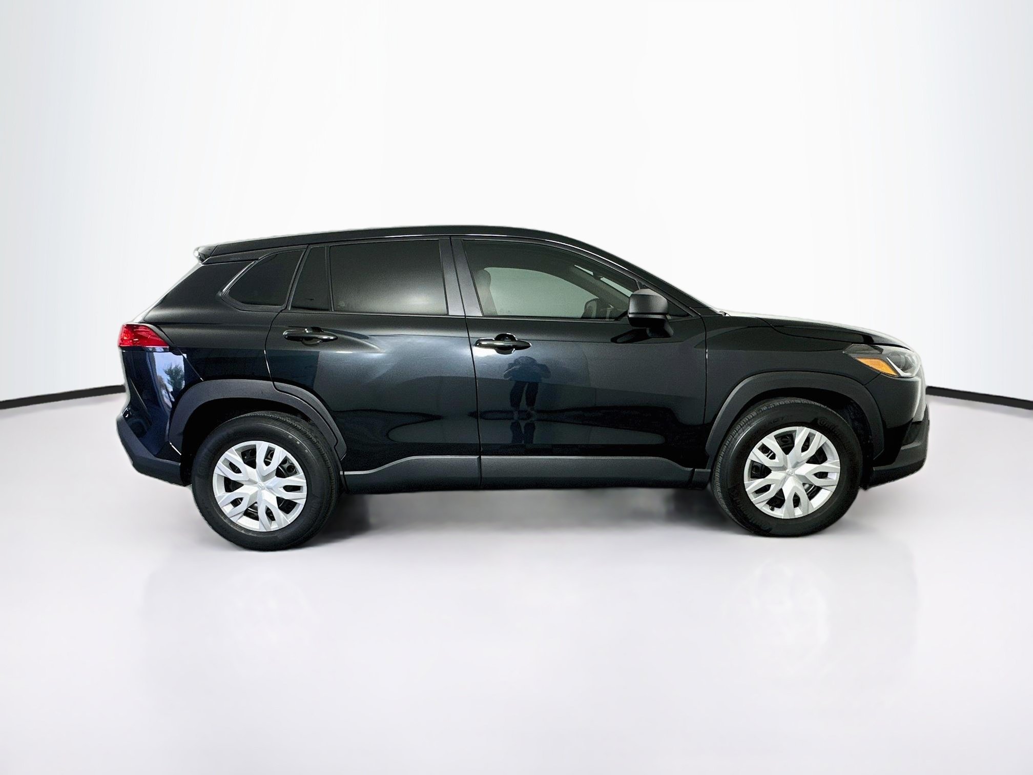 Used 2025 Toyota Corolla Cross L AWD/4WD image 10